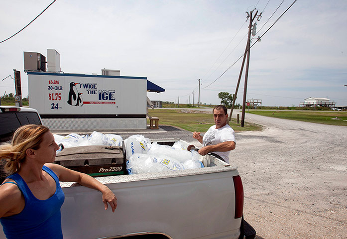 Tropical storm Isaac: Stocking up on petrol