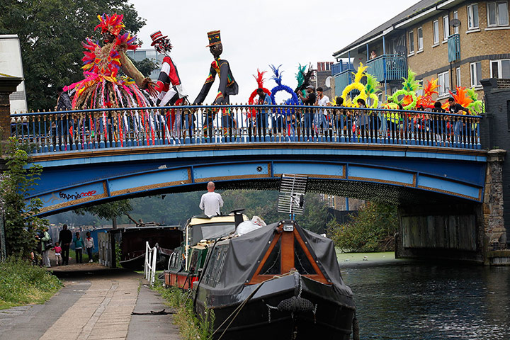 Notting Hill Day 2: Procession on the canal