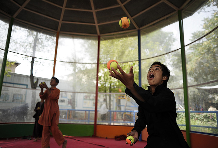 24 hours: Kabul, Afghanistan: Jugglers rehearse before the 7th Juggling Championships