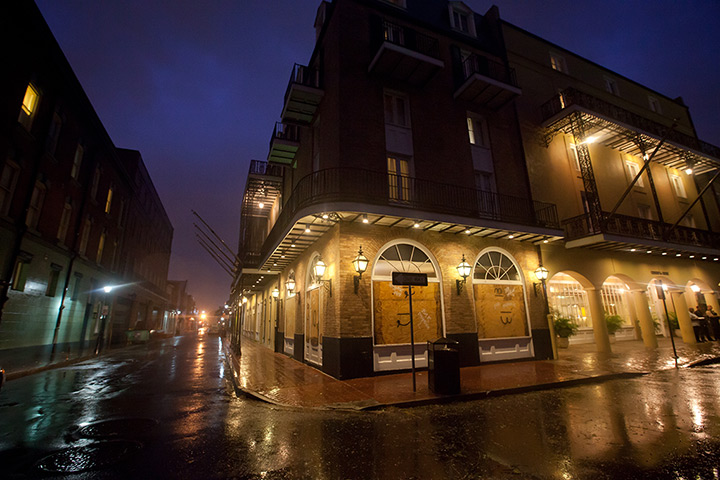 Tropical storm Isaac: Stores and hotels board up their windows in preparation