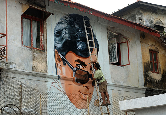 Week in Film: Ranjit Dahiya works on a mural of late actor Rajesh Khanna 