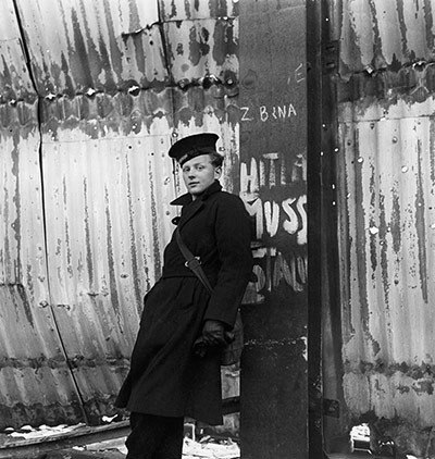 Cecil Beaton exhibition : Cecil Beaton: Theatre of War exhibition