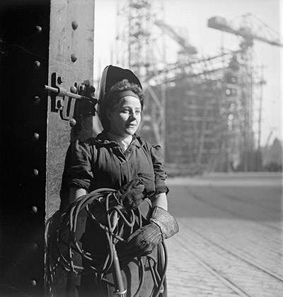 Cecil Beaton exhibition : Cecil Beaton: Theatre of War exhibition