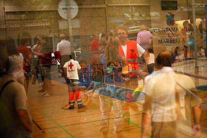 fires on costa del sol: People evacuated from their homes in Marbella