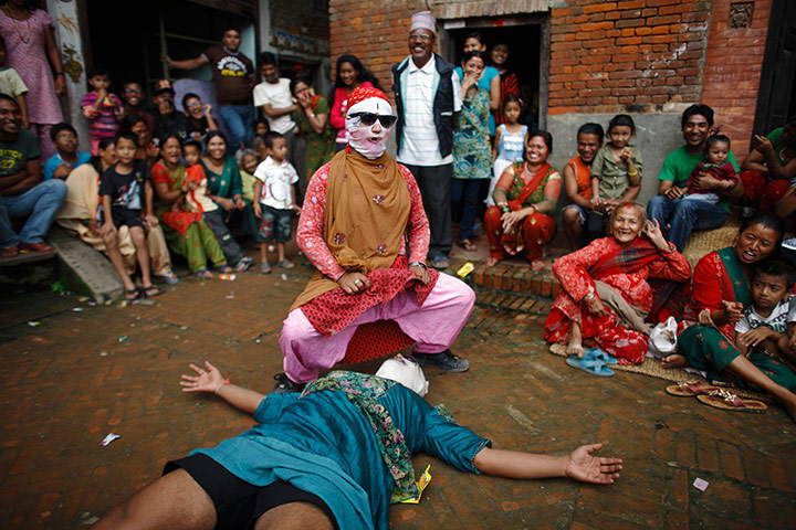 24 hours: parade commemorating the Neku Jatra-Mataya festival