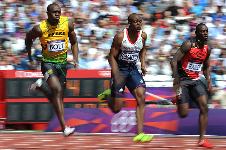 tom jenkins: Usain Bolt qualifies in the 100m heats