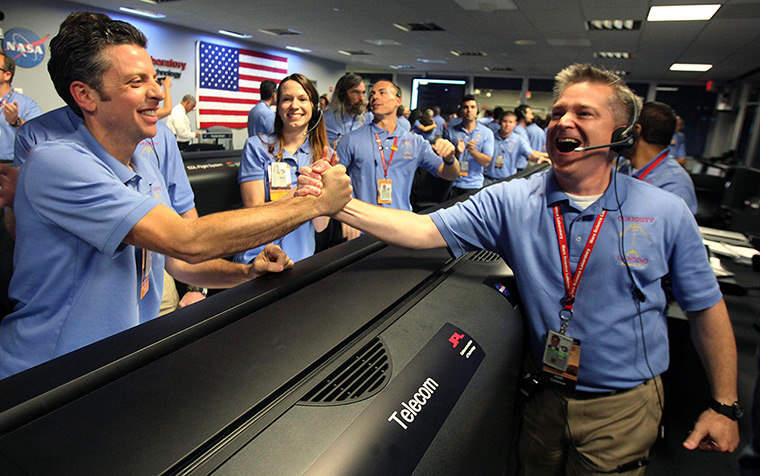 Curiosity Rover lands: MSL Flight director Keith Comeaux, right, celebrates 