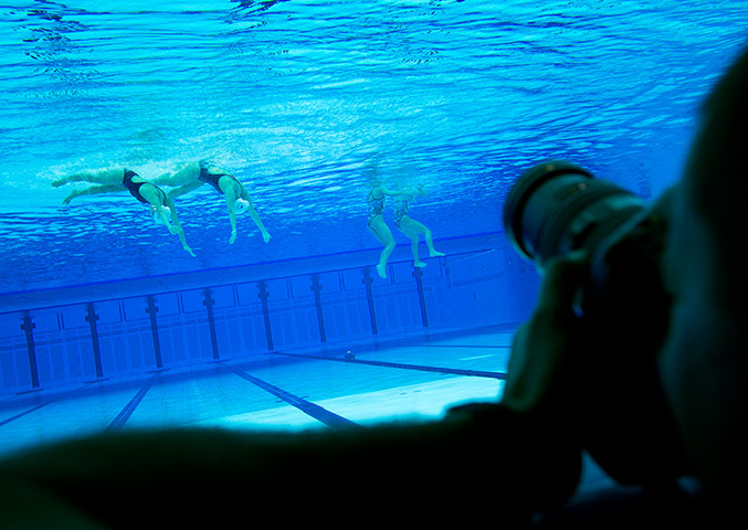 Synchronised duets: Underwater porthole
