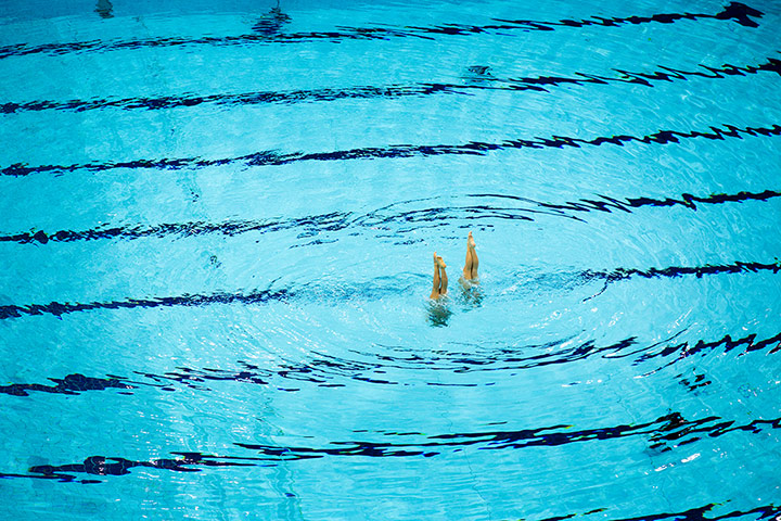 Synchronised duets: Two pairs of legs