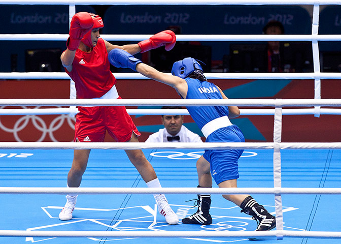 Women's boxing: Tunisia's Maroua Rahali and Chungneijang Mery Kom Hmangte of India