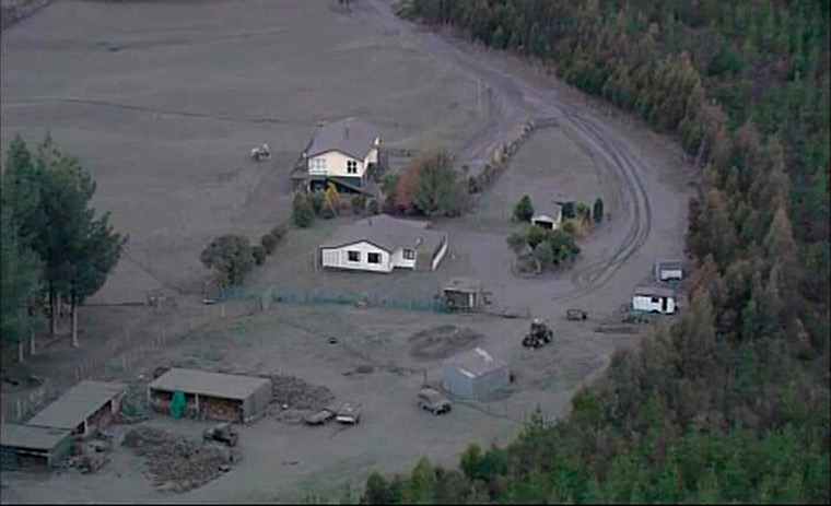 Mount Tongariro erupts: Ash from New Zealand's Mount Tongariro covers houses 