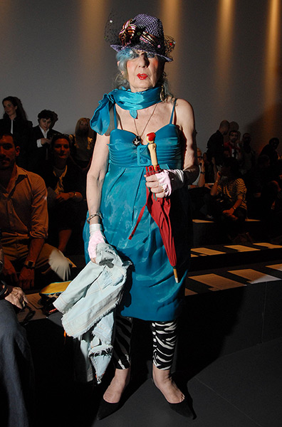 Anna Piaggi: Anna Piaggi at the Gianfranco Ferre Spring/Summer 2010 fashion show