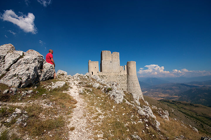 Your Pictures: Getaways: Man sitting near some old ruins on the edge of cliff