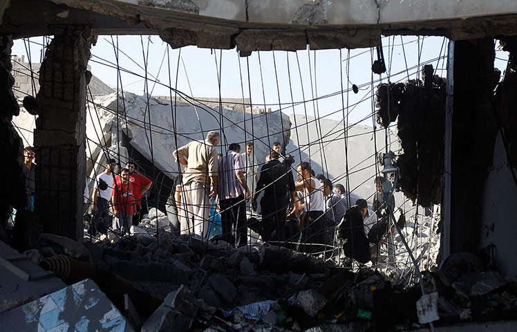 Syria Civil War: Photographer Goran Tomasevic covers the civil war in Syria