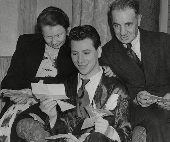 Max Bygraves: Henry And Lily Bygraves With Their Son Max 