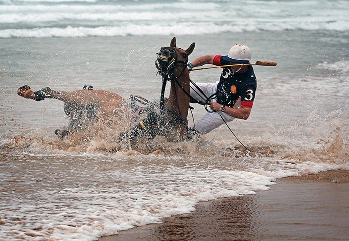 http://static.guim.co.uk/sys-images/Guardian/Pix/pictures/2012/9/11/1347365706778/Newquay-England-Polo-play-017.jpg