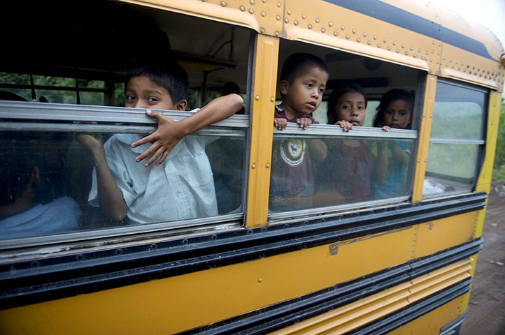 Volcan del Fuego: Children are evacuated from Morazan