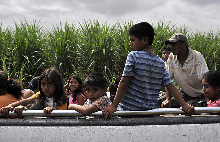 Volcan del Fuego: Residents from San Pedro Yepocapa are evacuated