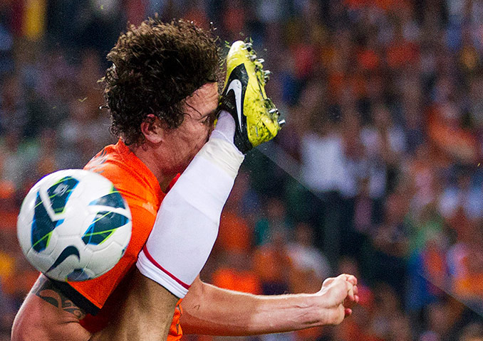 Best of the week: Daryl Janmaat goes in where it hurts against Arda Turan 