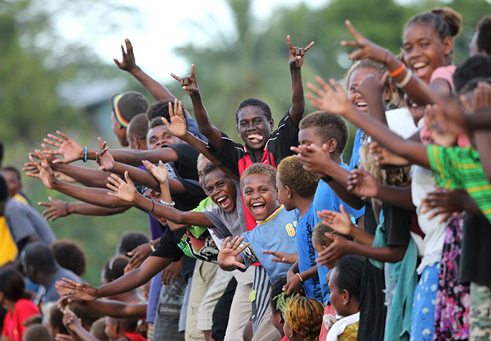 24 hours: Honiara, Solomon Islands: Locals cheer Prince William