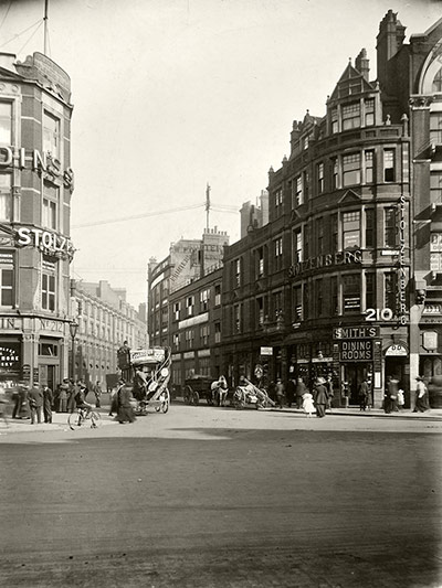 Spitalfields: Looking up Middlesex St from Bishopsgate