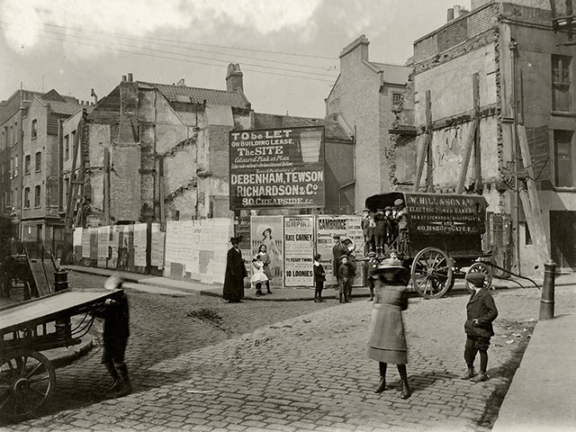 Spitalfields: At the junction of Seward St and Artillery Lane