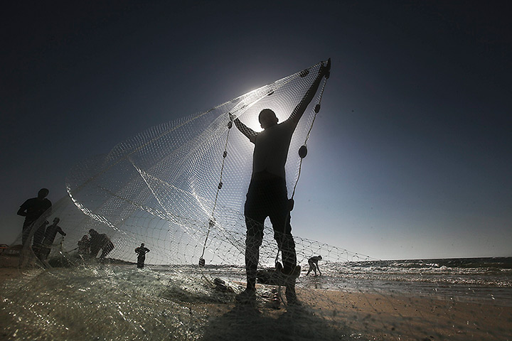 24 hours: Al-Nusirat, Gaza Strip: Palestinian fishermen pull nets on the beach 