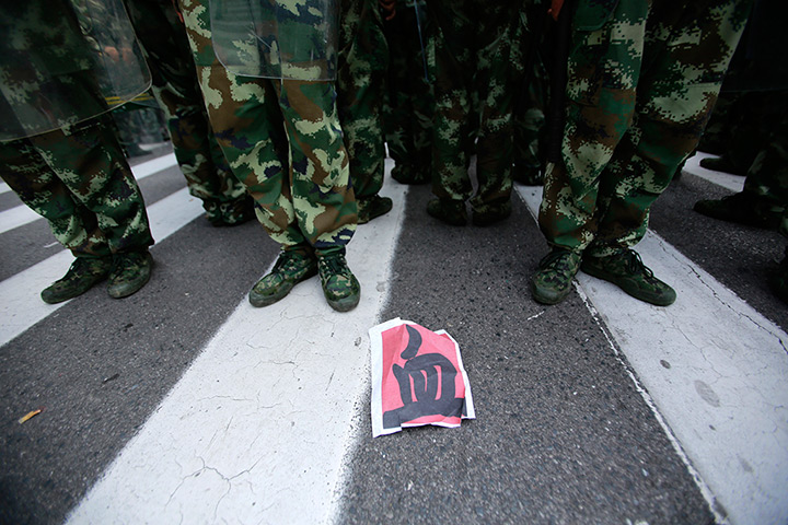 Anti-Japan protests: Paramilitary police officers stand guard near a small sign