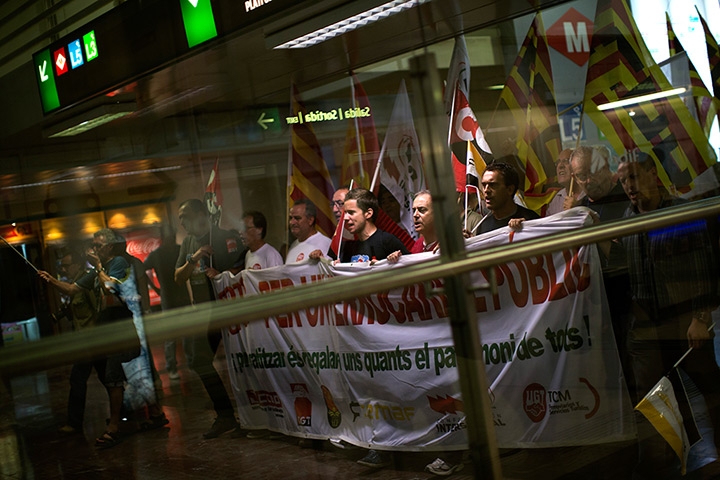 24 hours: Barcelona, Spain: Rail workers march