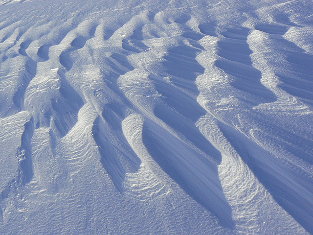 In Pictures - Layers: Wind-driven show in layers on the Pentland Hils above Edinburgh