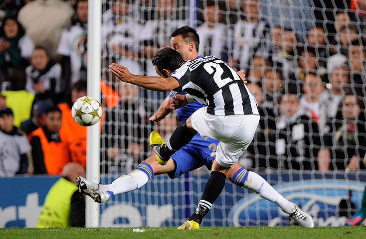 Chelsea v Juve 2: Fabio Quagliarella has a shot in the last moments and it hits the bar