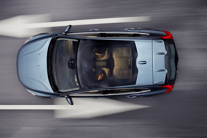 Aerial vision of Volvo V40 with sunroof open
