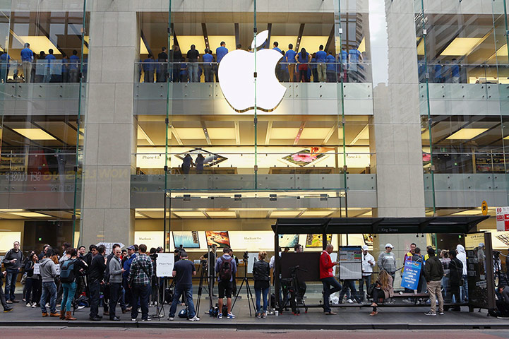 iPhone 5 on sale: Sydney, Australia: Customers queue up to purchase the iPhone 5
