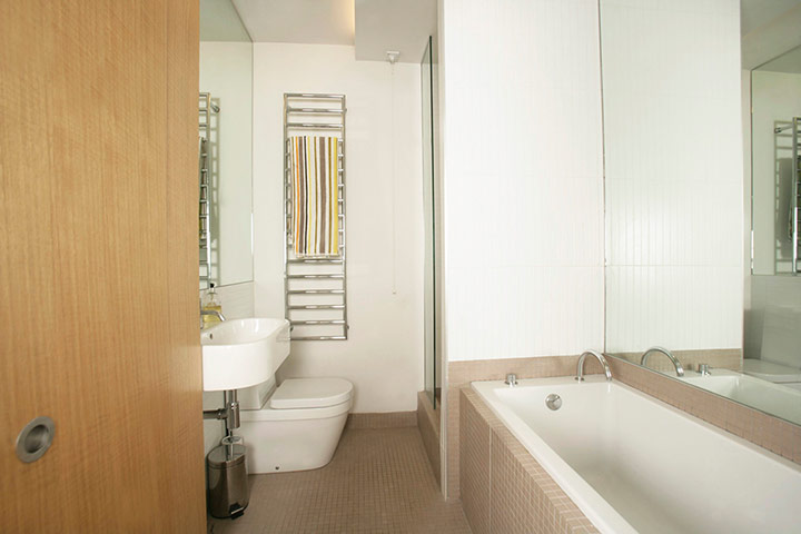 Weekend homes: The modern bathroom