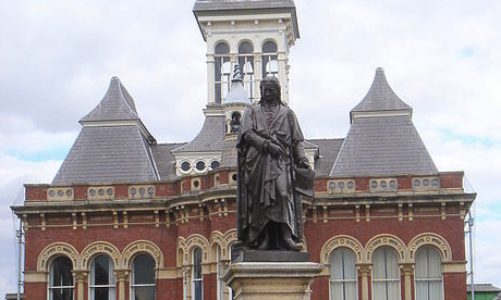 Statue of Newton in Grantham