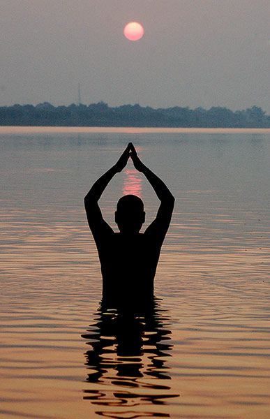 24 hours in pictures: A Hindu devotee offers prayers