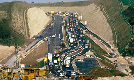 Traffic going through Twyford Down M3