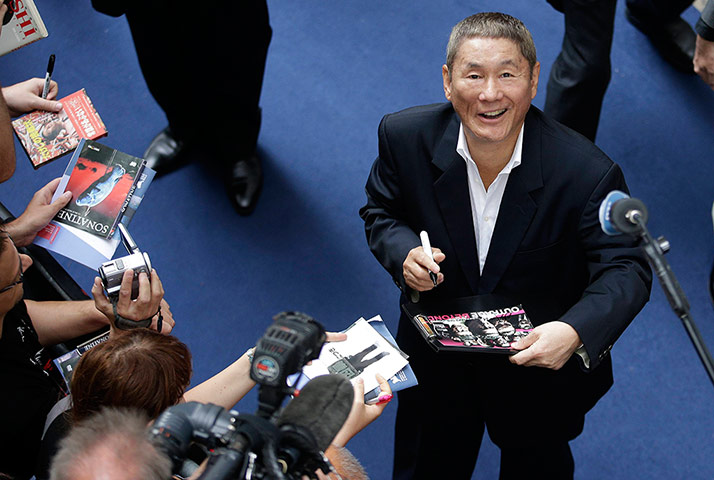 Venice film festival : Japanese director Kitano signs autographs