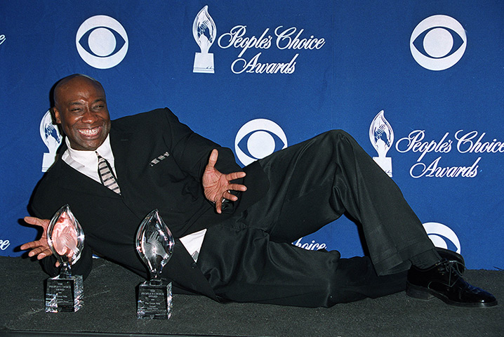 michael clarke duncan: Michael Clarke Duncan his People's Choice Awards for Green Mile in 2001 