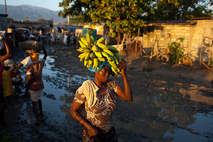 24 hours: Croix-des-Bouquets, Haiti: A woman balances bananas on her head 