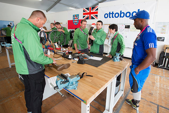 ottobock workshop: Marcio Fernandes from Cape Verde has his running blade adjusted