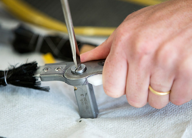 ottobock workshop: Tightening a knee-joint