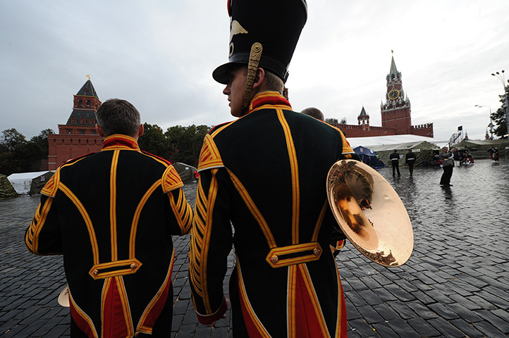 24 hours in pictures: Russian military musicians 