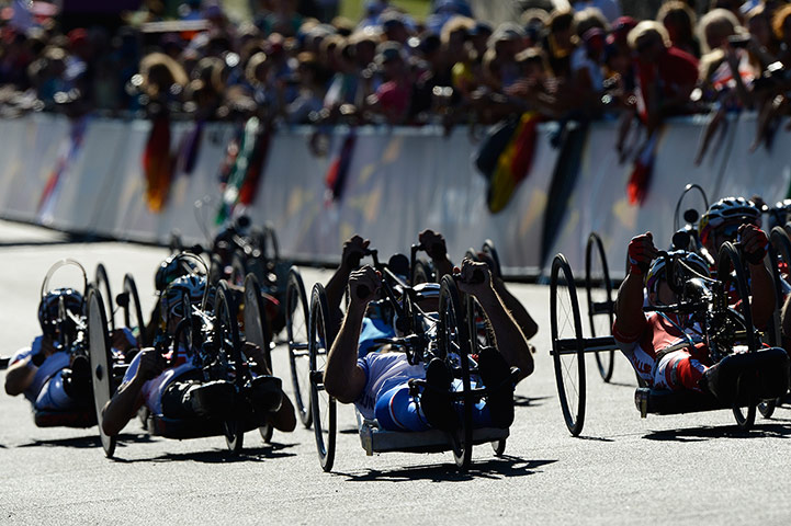 hand cycling: Riders pull away from the starting line in Mens individual H2 race
