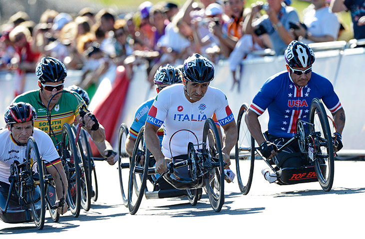 hand cycling: Alex Zanardi in with the pack 