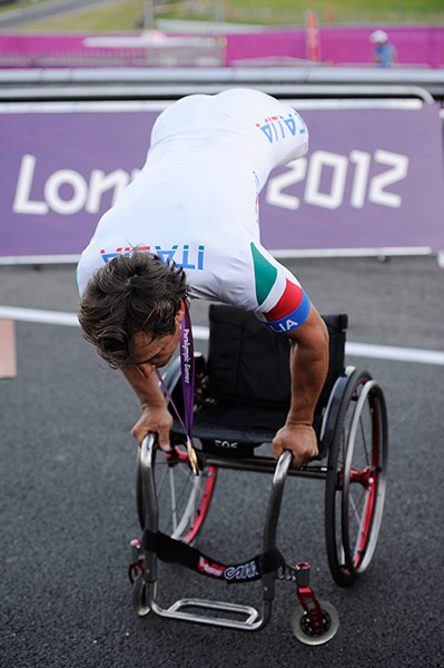hand cycling: Alex Zanardi celebrates