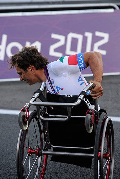 hand cycling: Alex Zanardi celebrates