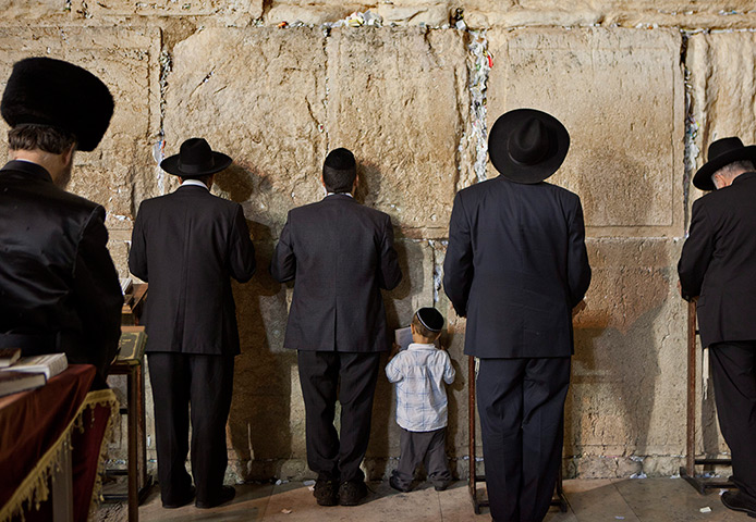 24 hours in pictures: Western Wall prayers