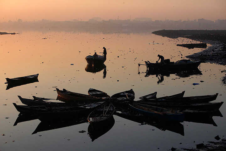 24 hours: Karachi, Pakistan: Fishermen are silhouetted