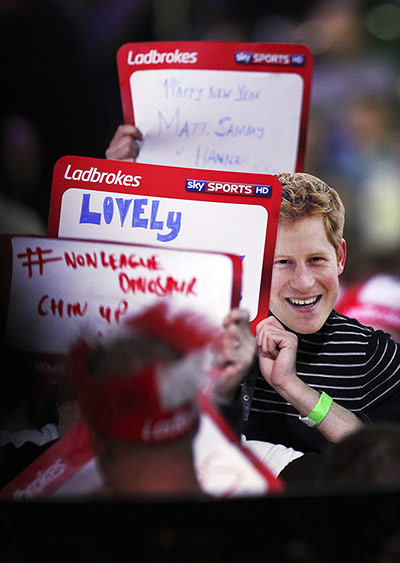 darts: Darts fan with Prince Harry mask